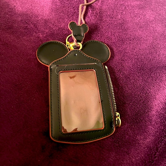 ID holders - Picture 1 of 6